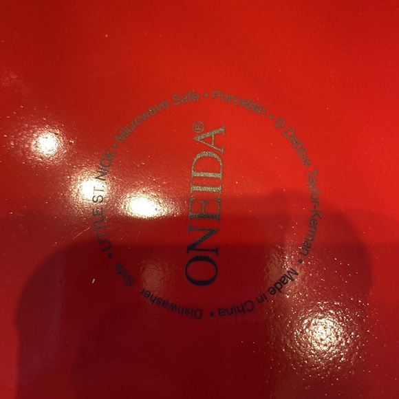 Oneida little St Nick Debbie Taylor Kerman set of 4 plates. NWOT. 7.5 plates - Picture 6 of 6